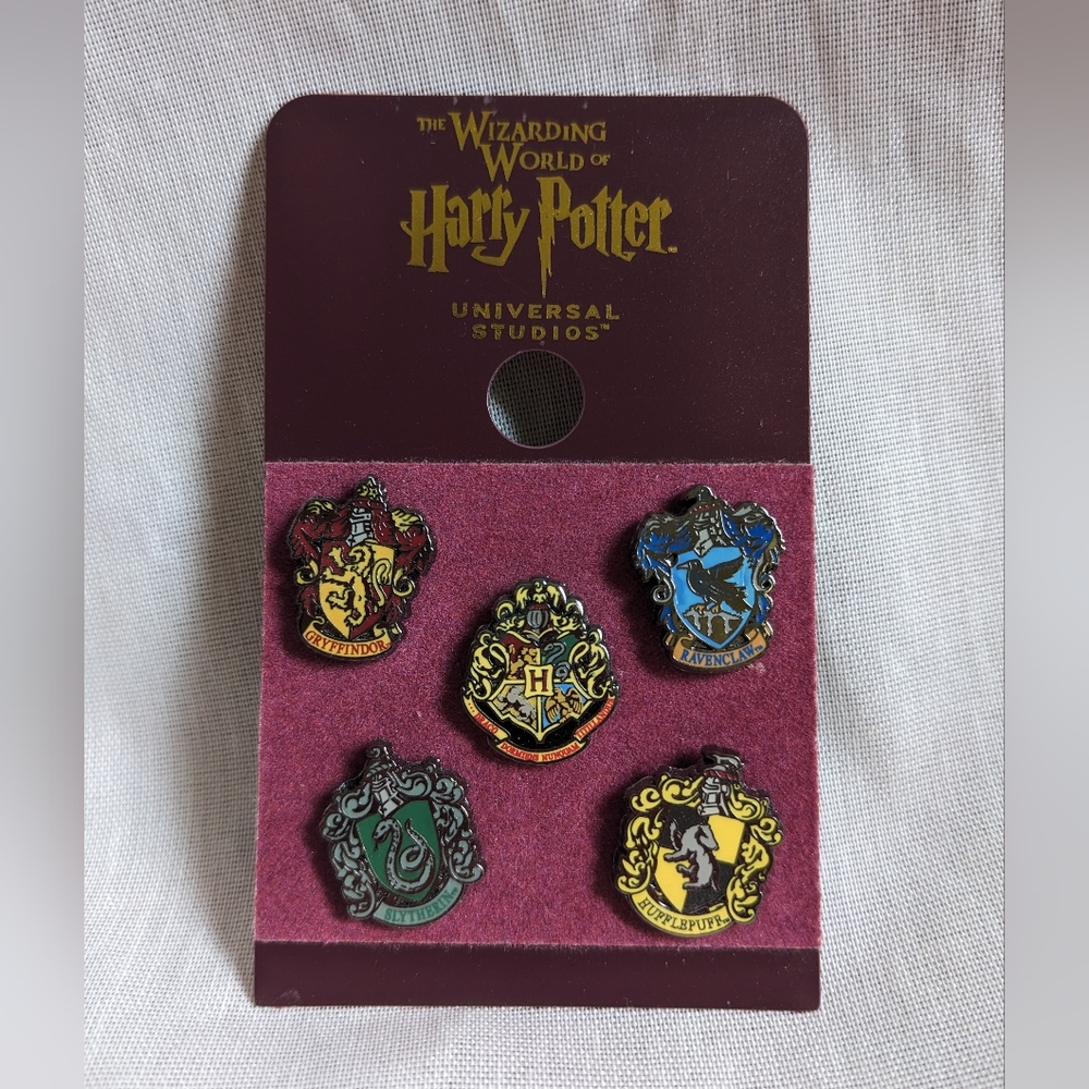 Hogwarts crest pin set from Universal Studios